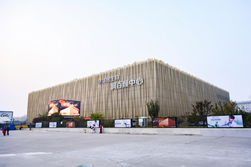 策略赢 首个双城冠名城市地标！北京、重庆华熙LIVE场馆正式升级为「华熙生物·润百颜ECM中心」